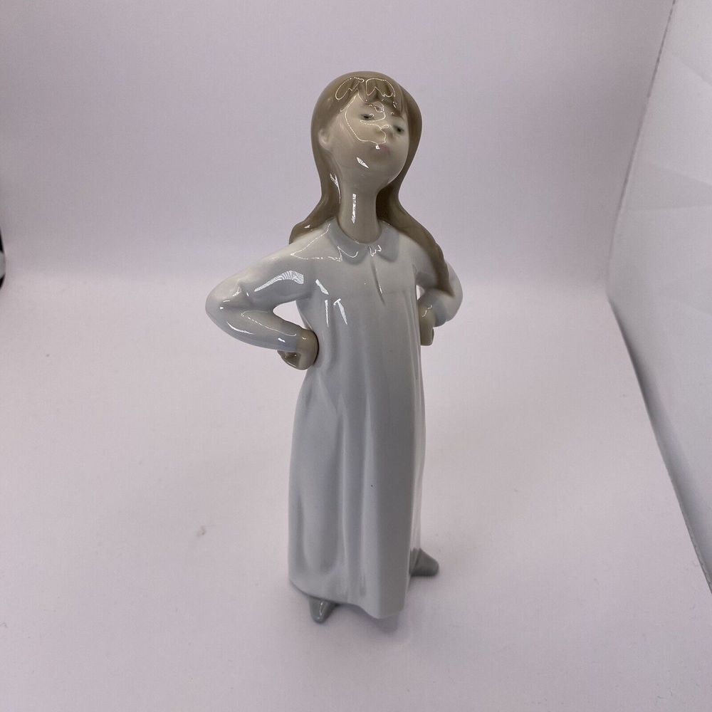 LLADRO Figurine #4872 Girl Stretching In Nightgown‎ no box -small sound inside
